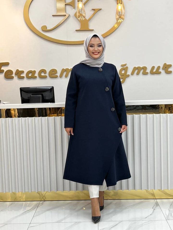 Düğme Detaylı Kaban