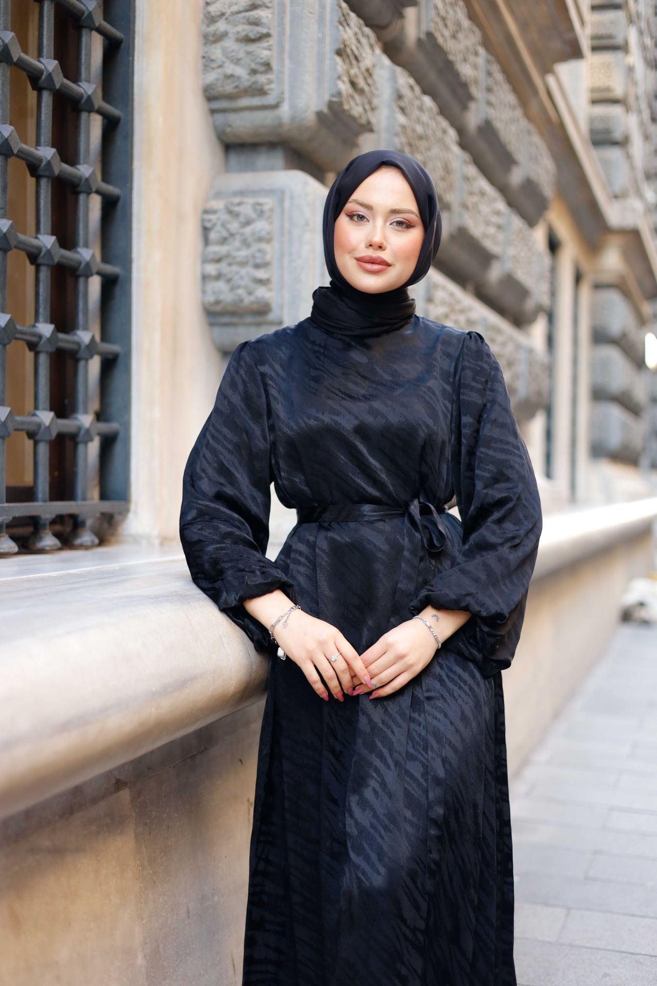 Kuşaklı Zarif Elbise