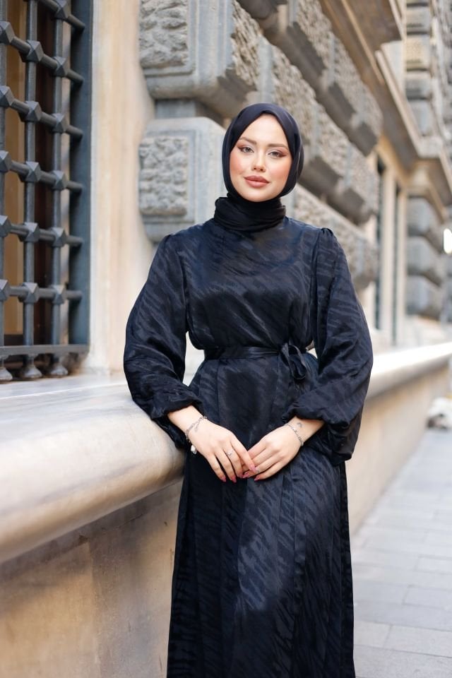 Kuşaklı Zarif Elbise