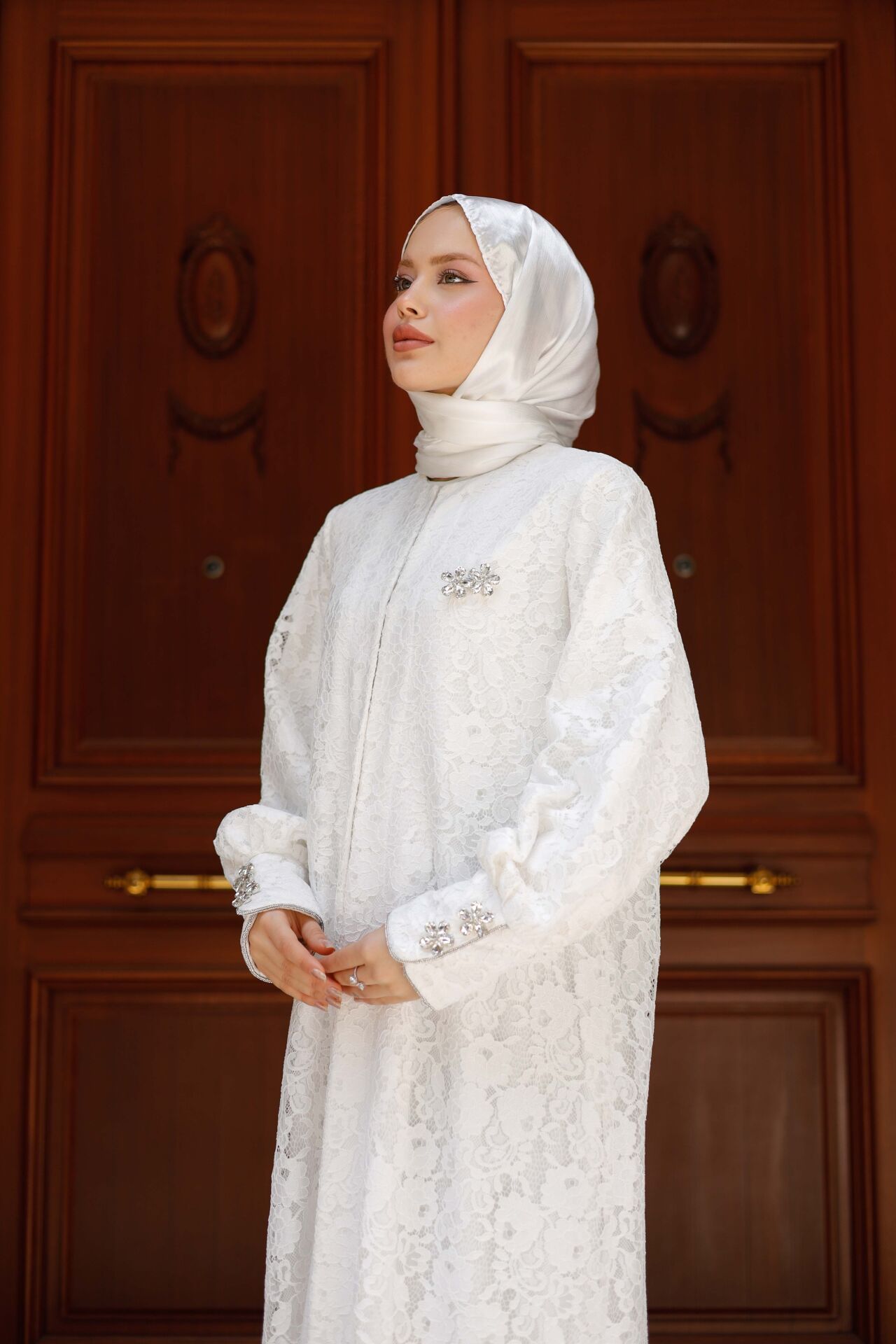 Beyaz Dantelli Abaya Takımı